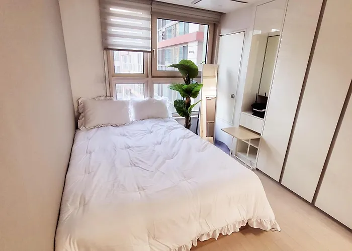 1 Min To Sinnonhyeon Cute And Cozy House# Netflix 아파트 *